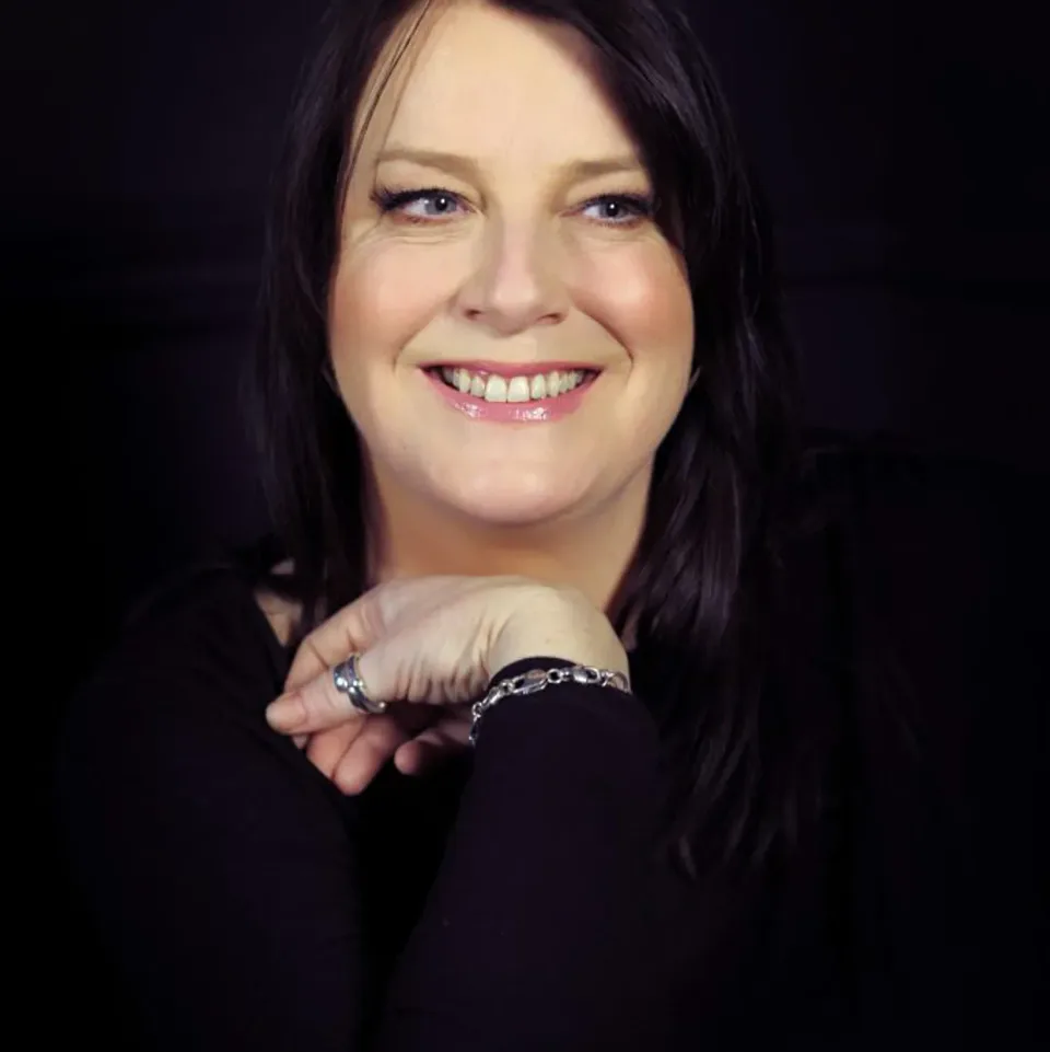 Karen Bayley photo 1